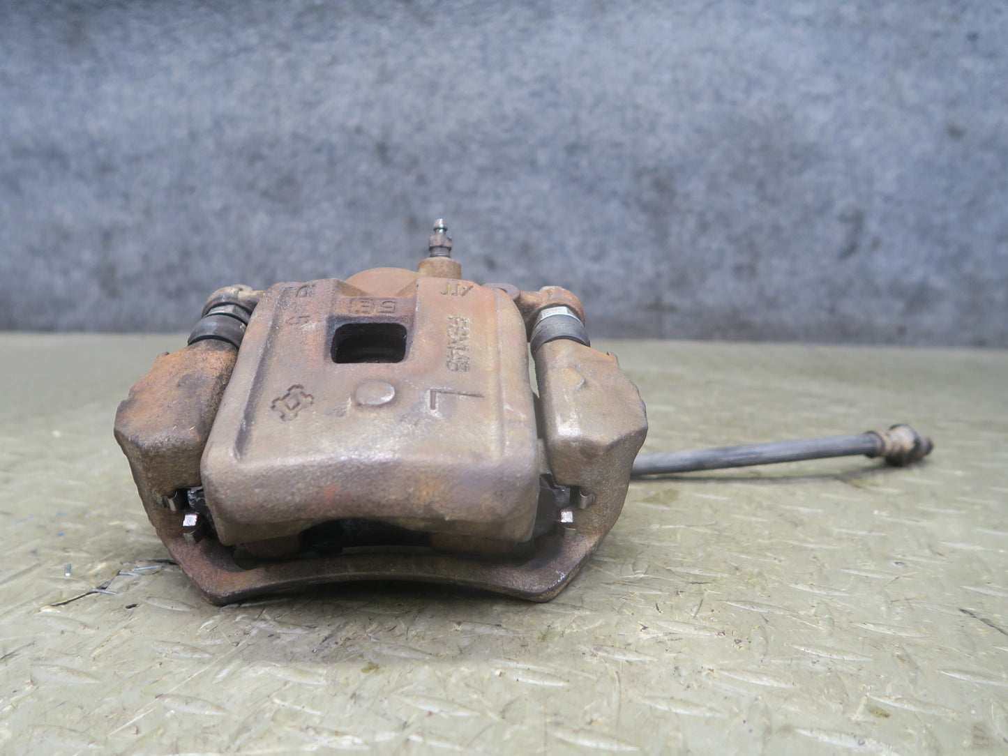 2003-2007 Lexus UZJ100L LX470 AWD Rear Left & Right Brake Caliper Set of 2
