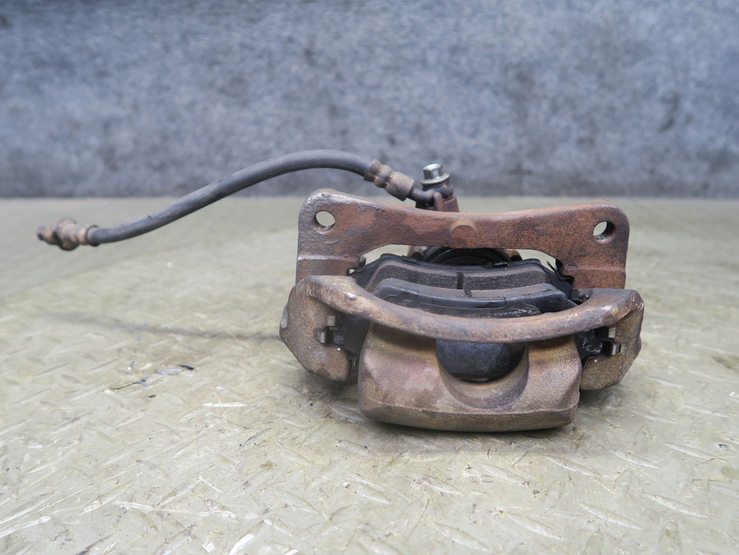 2003-2007 Lexus UZJ100L LX470 AWD Rear Left & Right Brake Caliper Set of 2