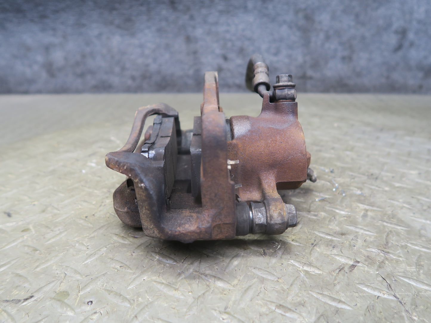 2003-2007 Lexus UZJ100L LX470 AWD Rear Left & Right Brake Caliper Set of 2