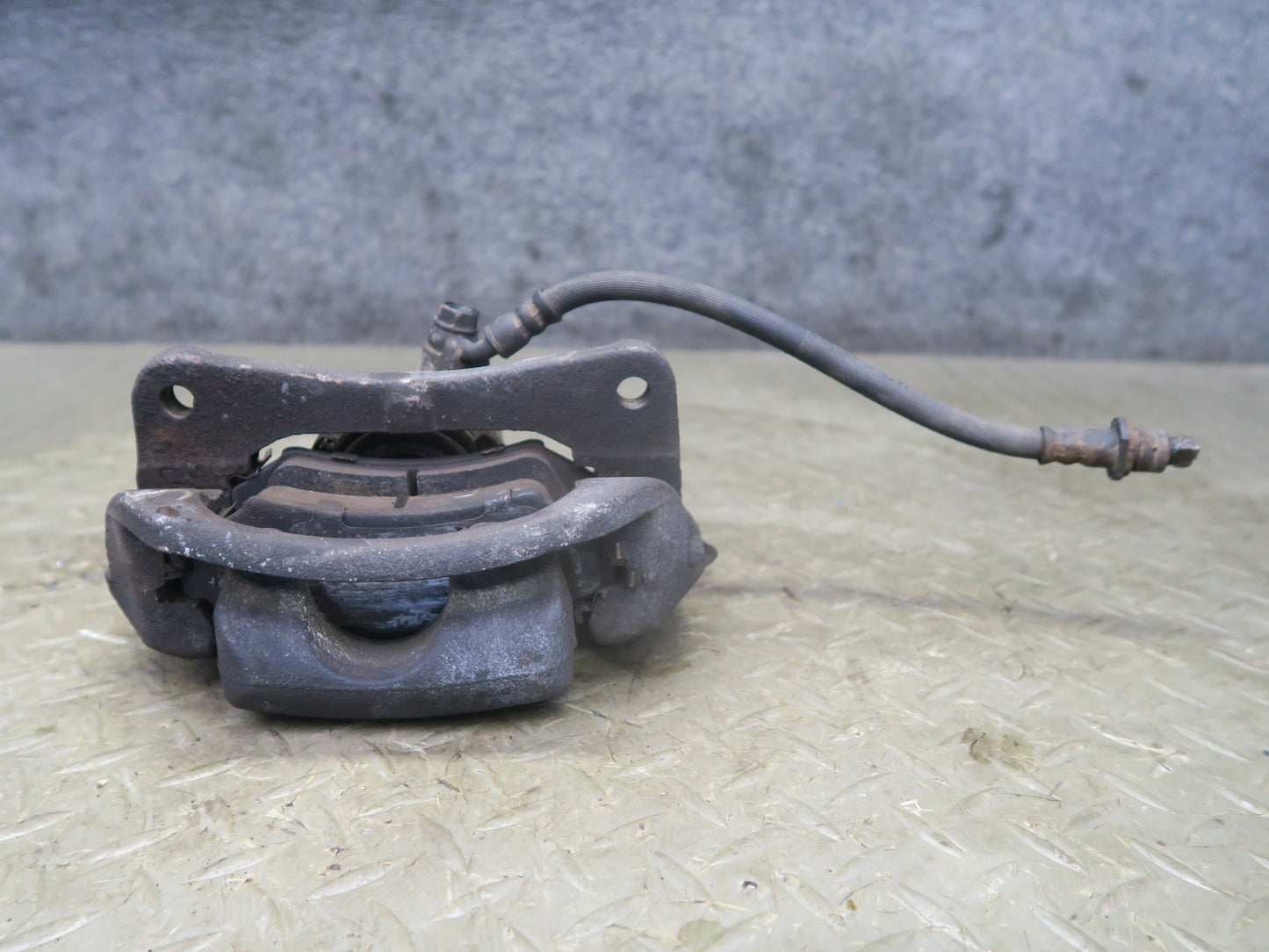 2003-2007 Lexus UZJ100L LX470 AWD Rear Left & Right Brake Caliper Set of 2