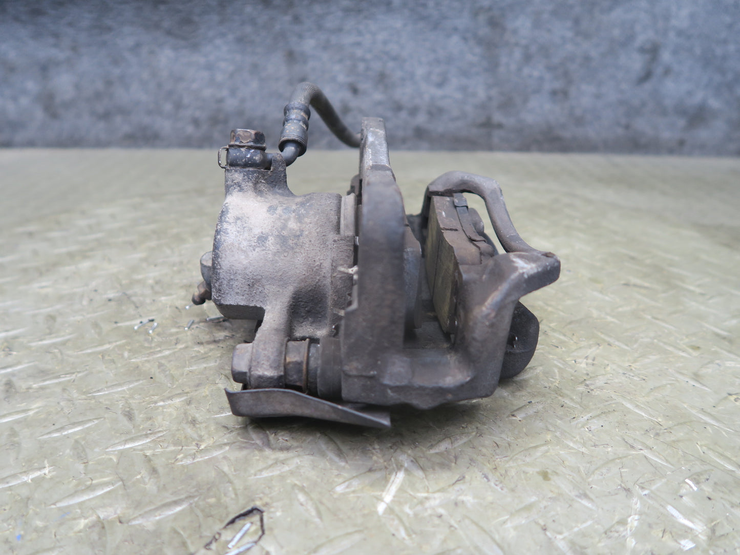 2003-2007 Lexus UZJ100L LX470 AWD Rear Left & Right Brake Caliper Set of 2