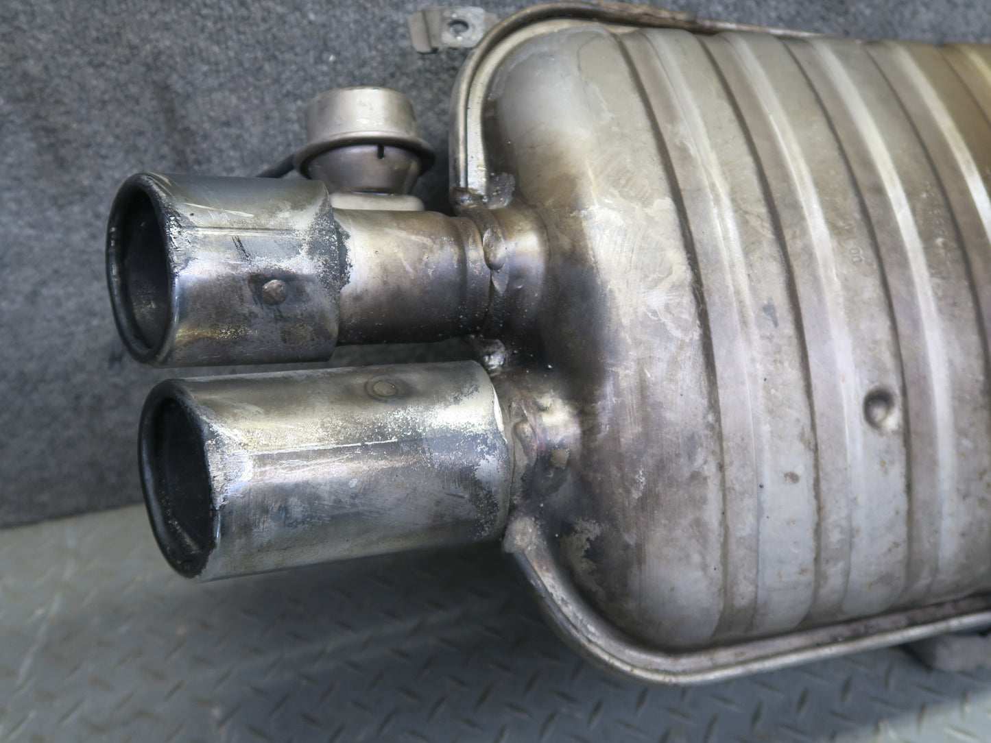 01-06 BMW E46 330ci Convertible Rear Exhaust Muffler 7502553 OEM