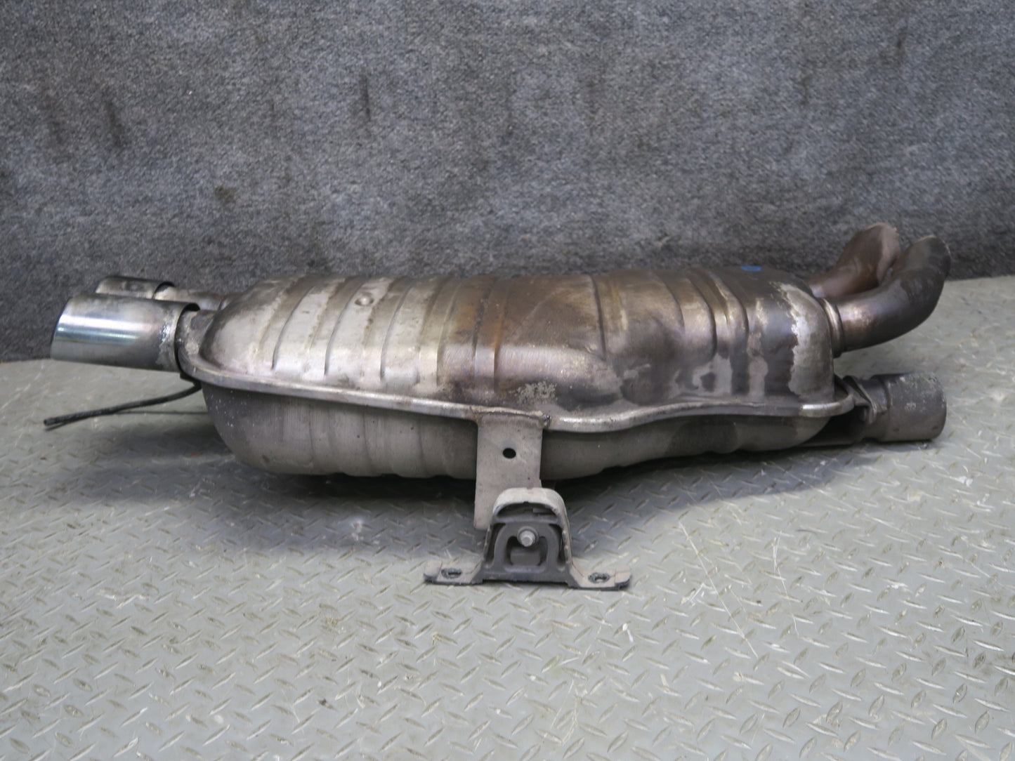 01-06 BMW E46 330ci Convertible Rear Exhaust Muffler 7502553 OEM