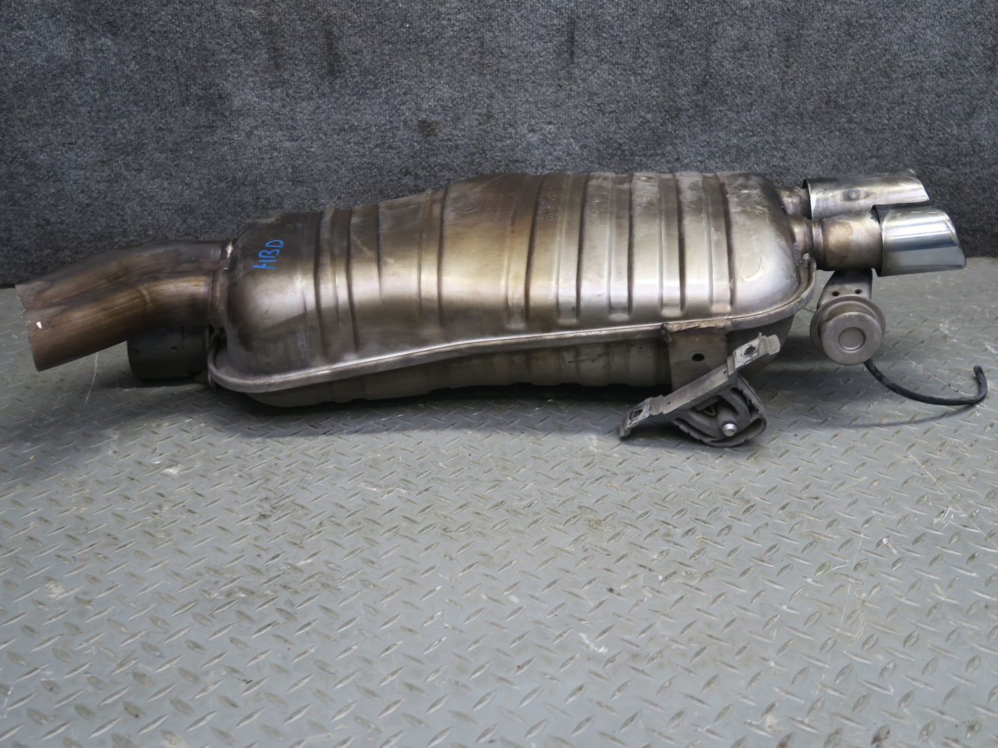 01-06 BMW E46 330ci Convertible Rear Exhaust Muffler 7502553 OEM