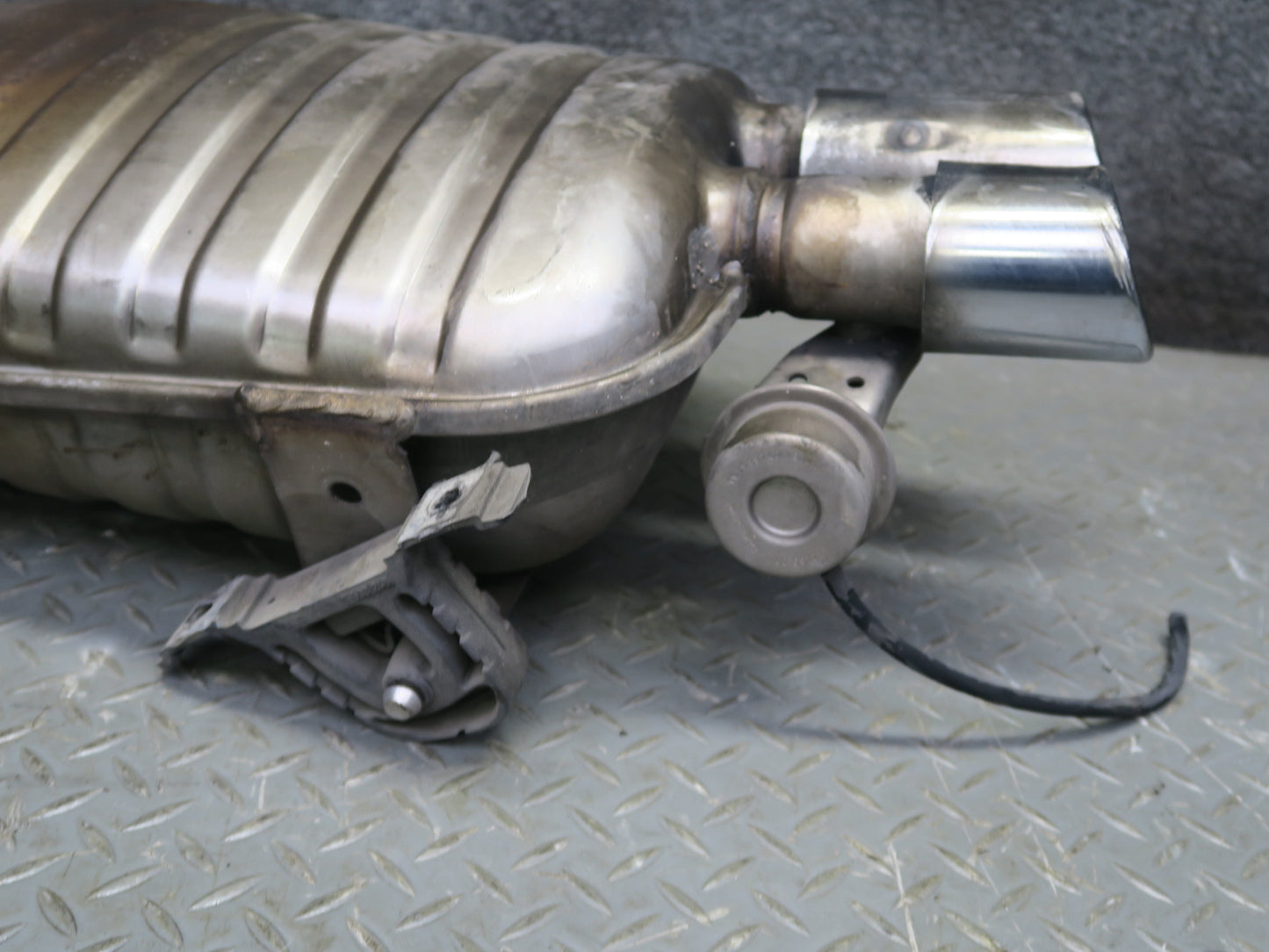 01-06 BMW E46 330ci Convertible Rear Exhaust Muffler 7502553 OEM