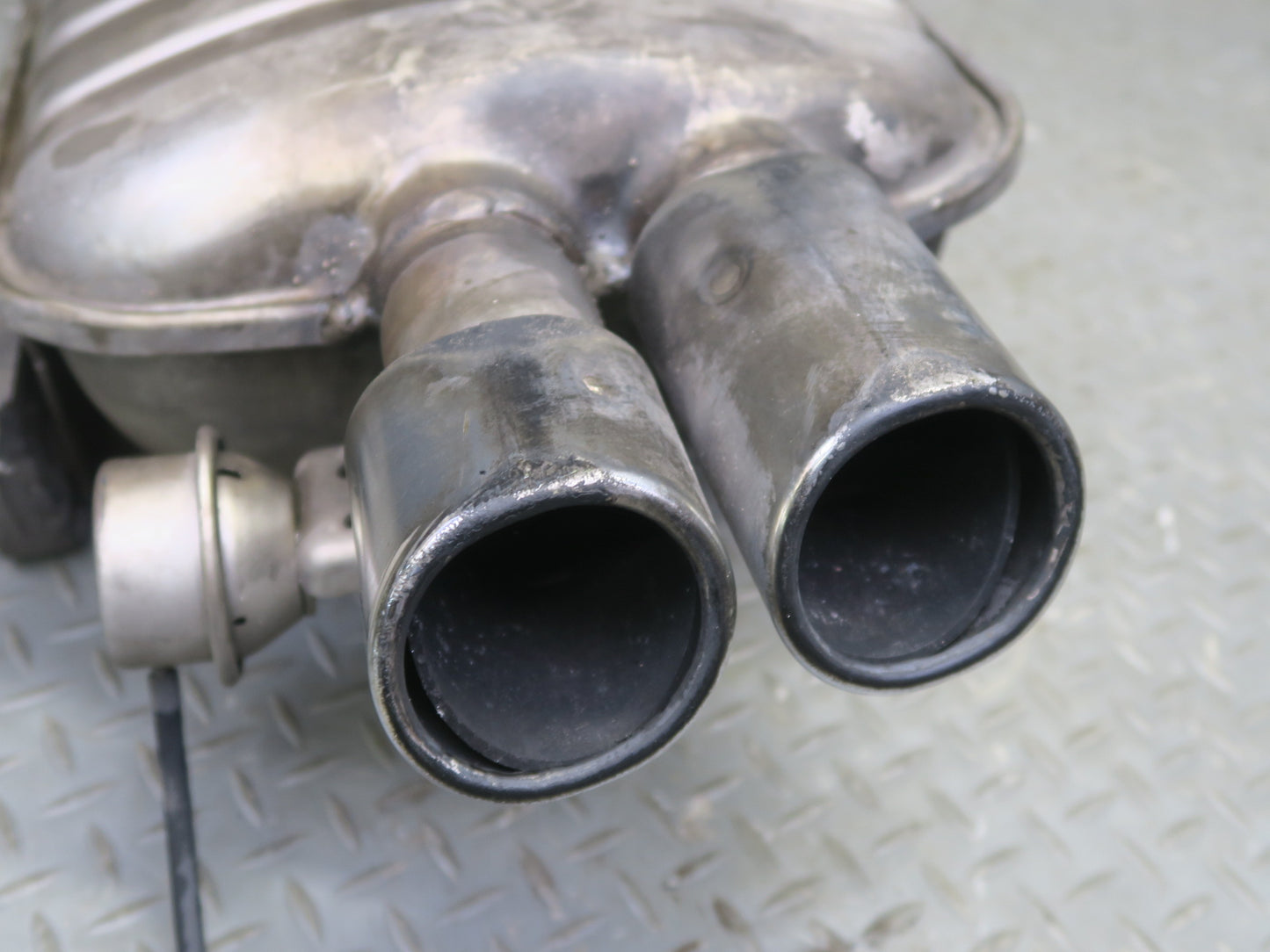 01-06 BMW E46 330ci Convertible Rear Exhaust Muffler 7502553 OEM