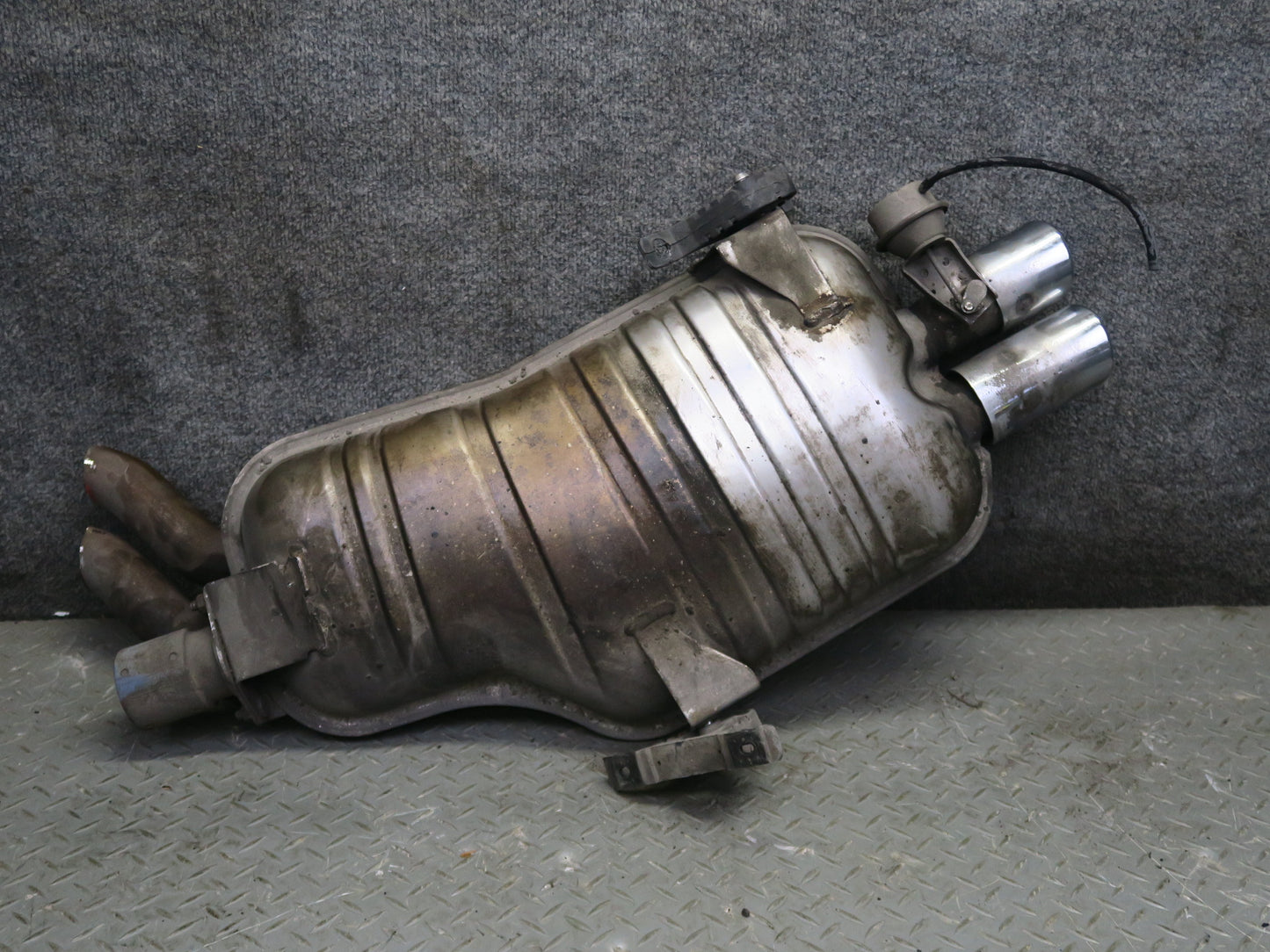 01-06 BMW E46 330ci Convertible Rear Exhaust Muffler 7502553 OEM