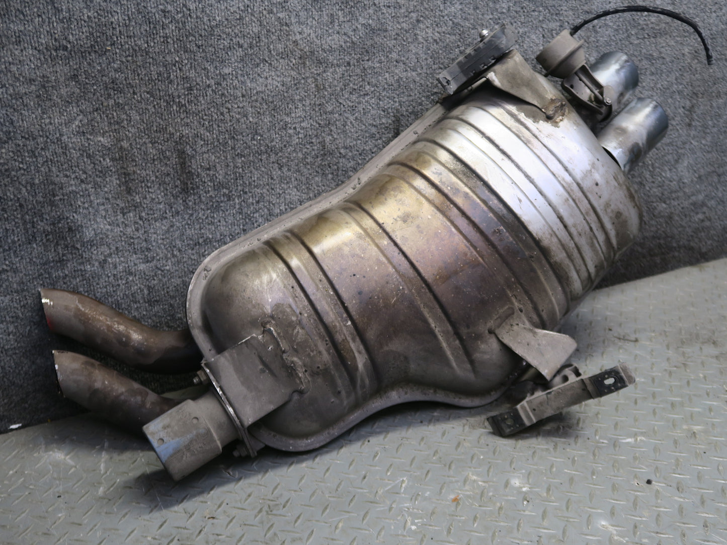 01-06 BMW E46 330ci Convertible Rear Exhaust Muffler 7502553 OEM