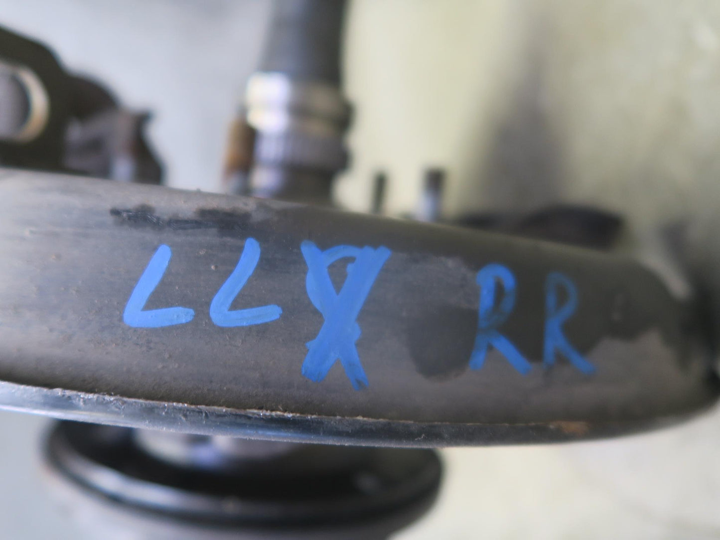 2003-2007 Lexus J100 LX470 Rear Right Pass Side Spindle Knuckle Wheel Hub