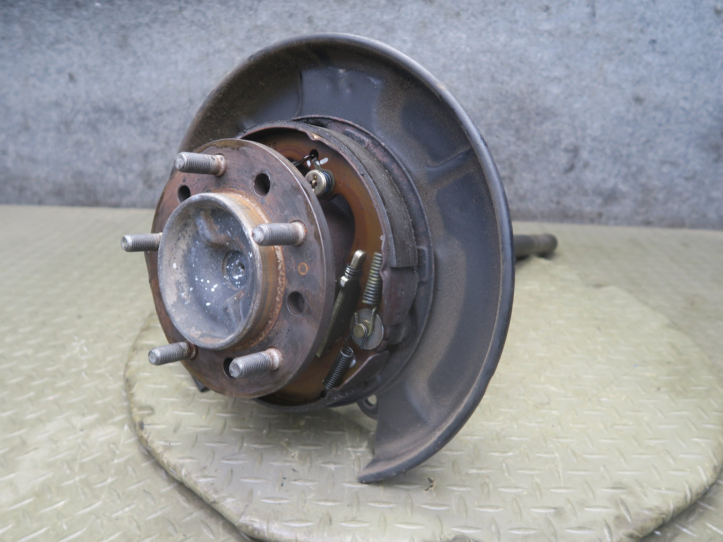 2003-2007 Lexus J100 LX470 Rear Right Pass Side Spindle Knuckle Wheel Hub
