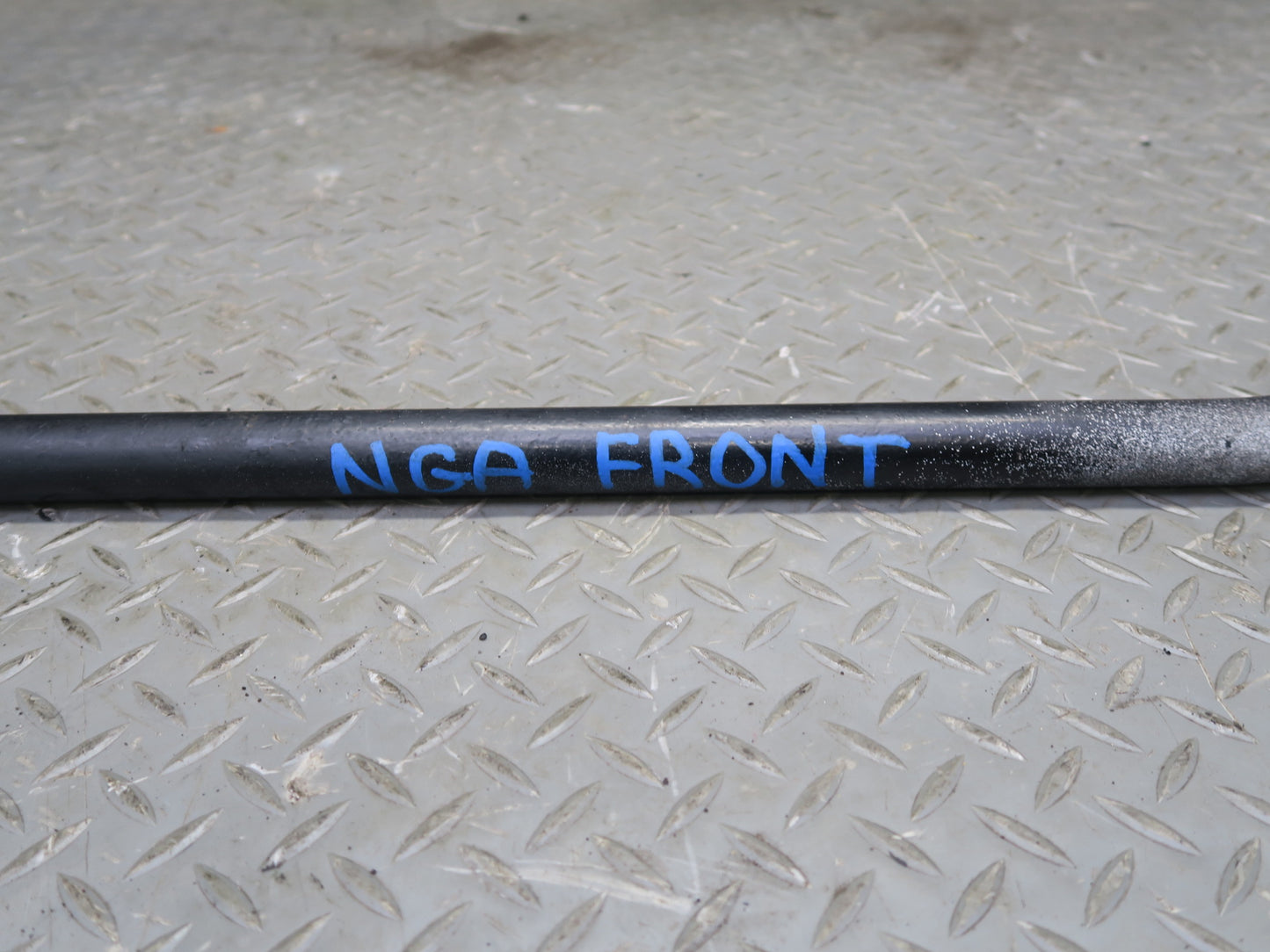 95-97 Nissan Gloria HY33 Front Anti Roll Stabilizer Sway Bar OEM
