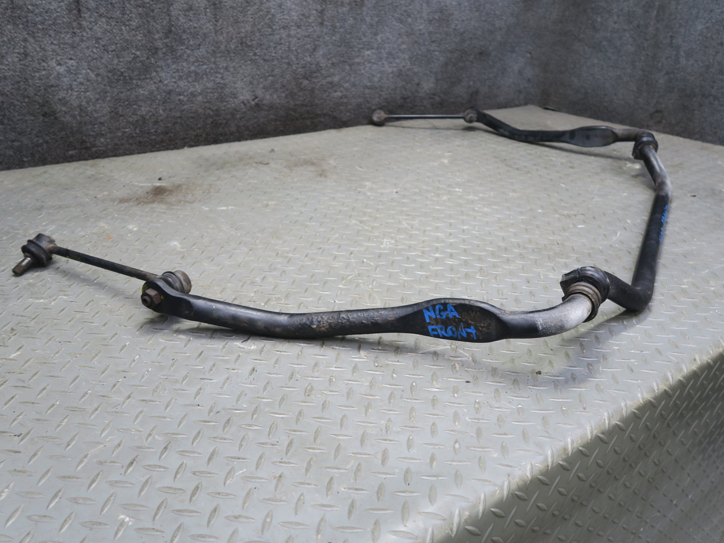 95-97 Nissan Gloria HY33 Front Anti Roll Stabilizer Sway Bar OEM