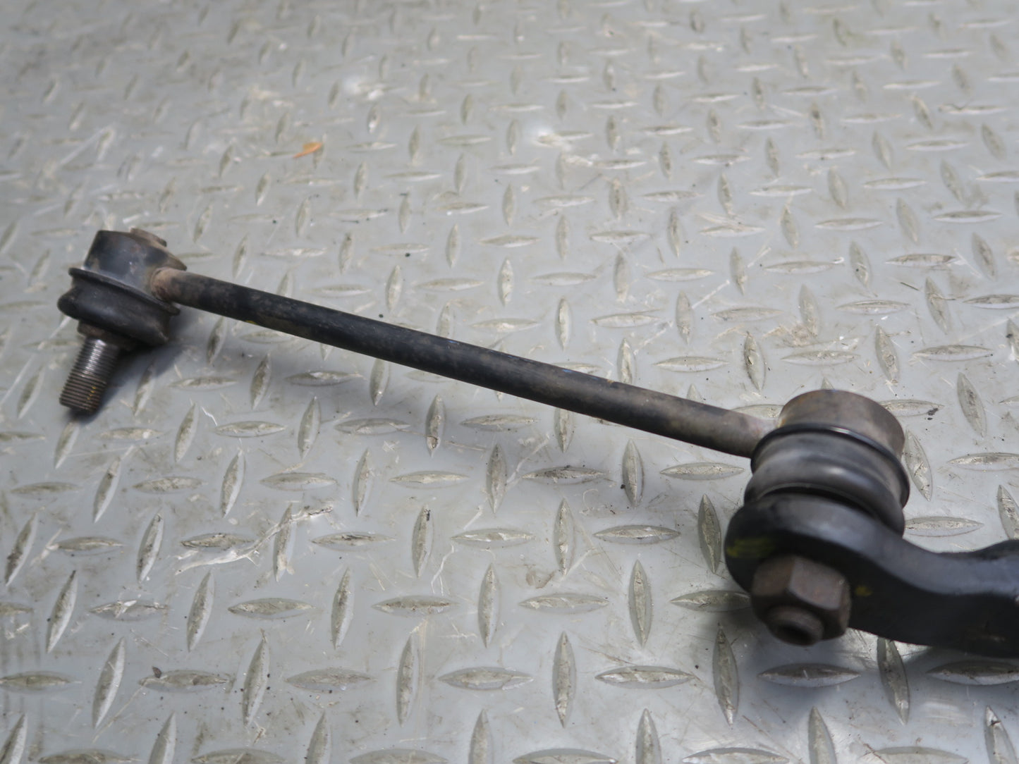 95-97 Nissan Gloria HY33 Front Anti Roll Stabilizer Sway Bar OEM