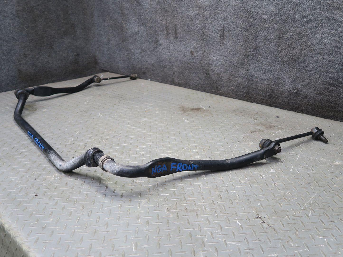 95-97 Nissan Gloria HY33 Front Anti Roll Stabilizer Sway Bar OEM