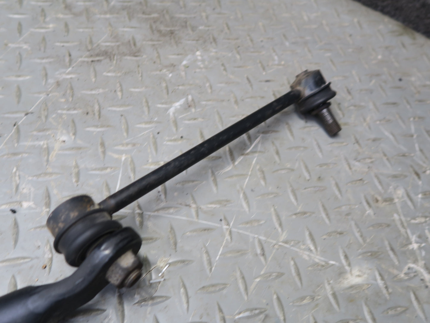 95-97 Nissan Gloria HY33 Front Anti Roll Stabilizer Sway Bar OEM