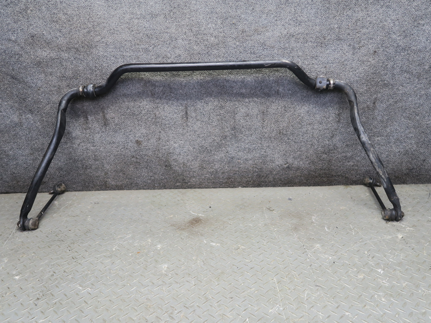 95-97 Nissan Gloria HY33 Front Anti Roll Stabilizer Sway Bar OEM