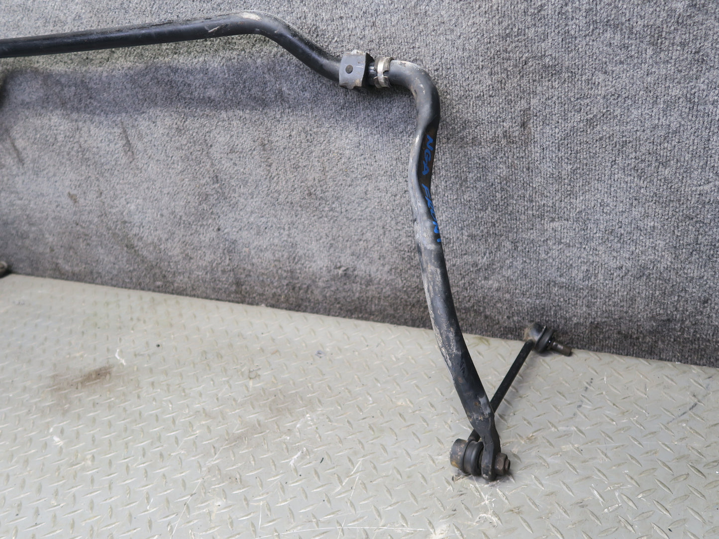 95-97 Nissan Gloria HY33 Front Anti Roll Stabilizer Sway Bar OEM