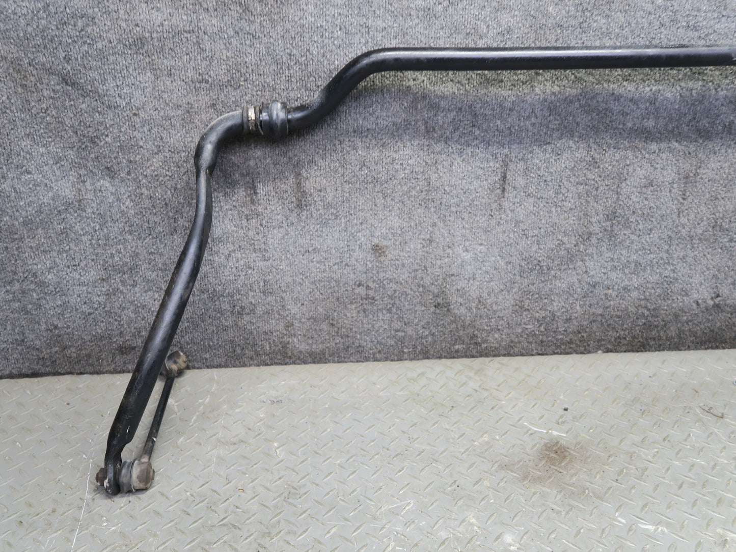 95-97 Nissan Gloria HY33 Front Anti Roll Stabilizer Sway Bar OEM