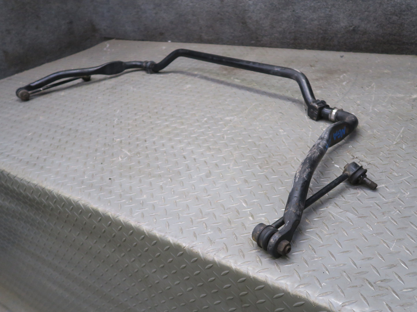 95-97 Nissan Gloria HY33 Front Anti Roll Stabilizer Sway Bar OEM