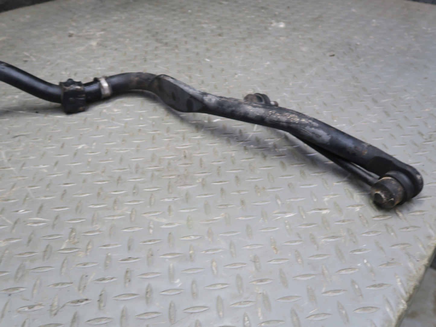 95-97 Nissan Gloria HY33 Front Anti Roll Stabilizer Sway Bar OEM