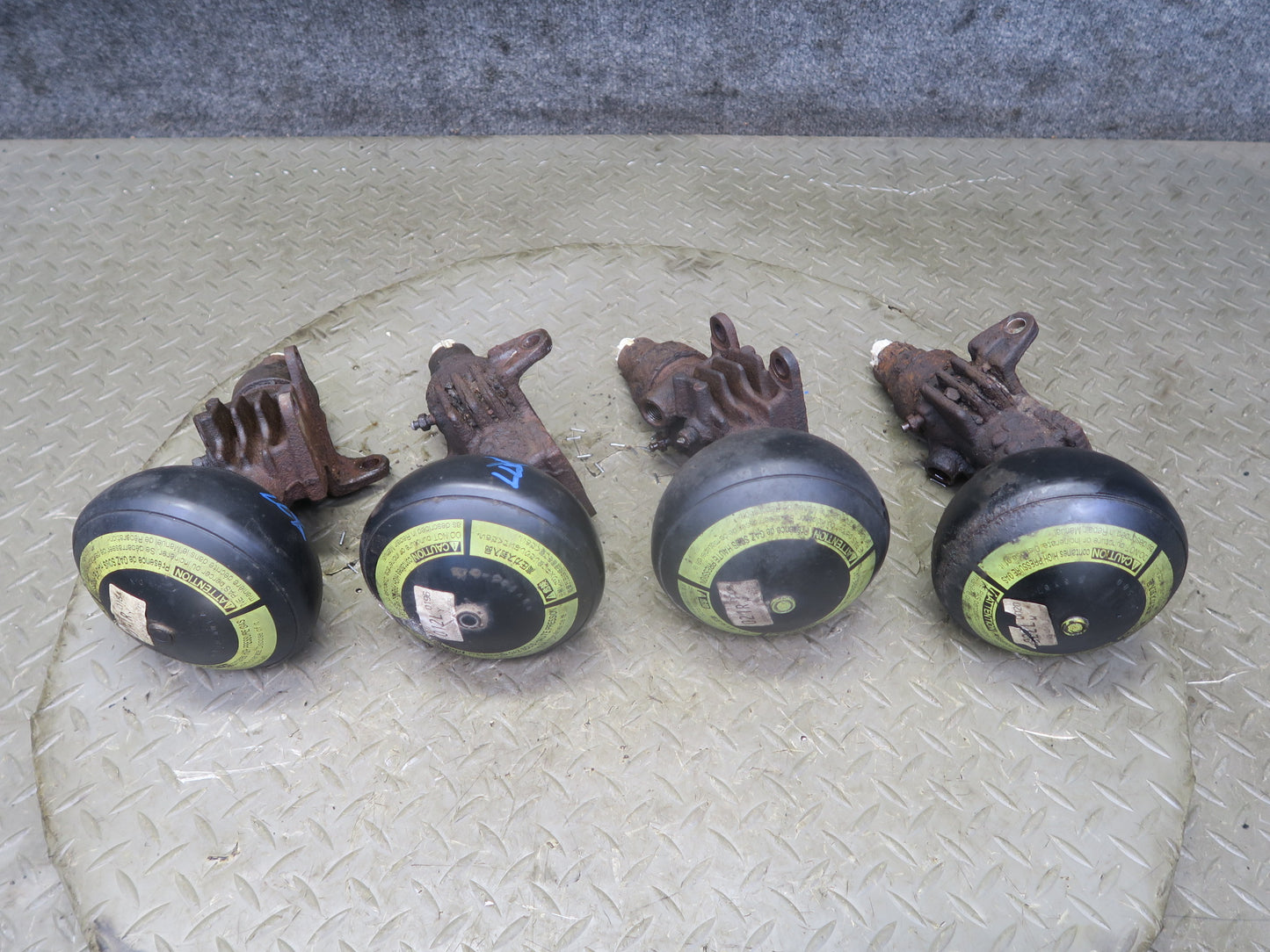 1998-2007 Lexus UZJ100L LX470 Air Suspension Accumulator Pressure Valve Set of 4