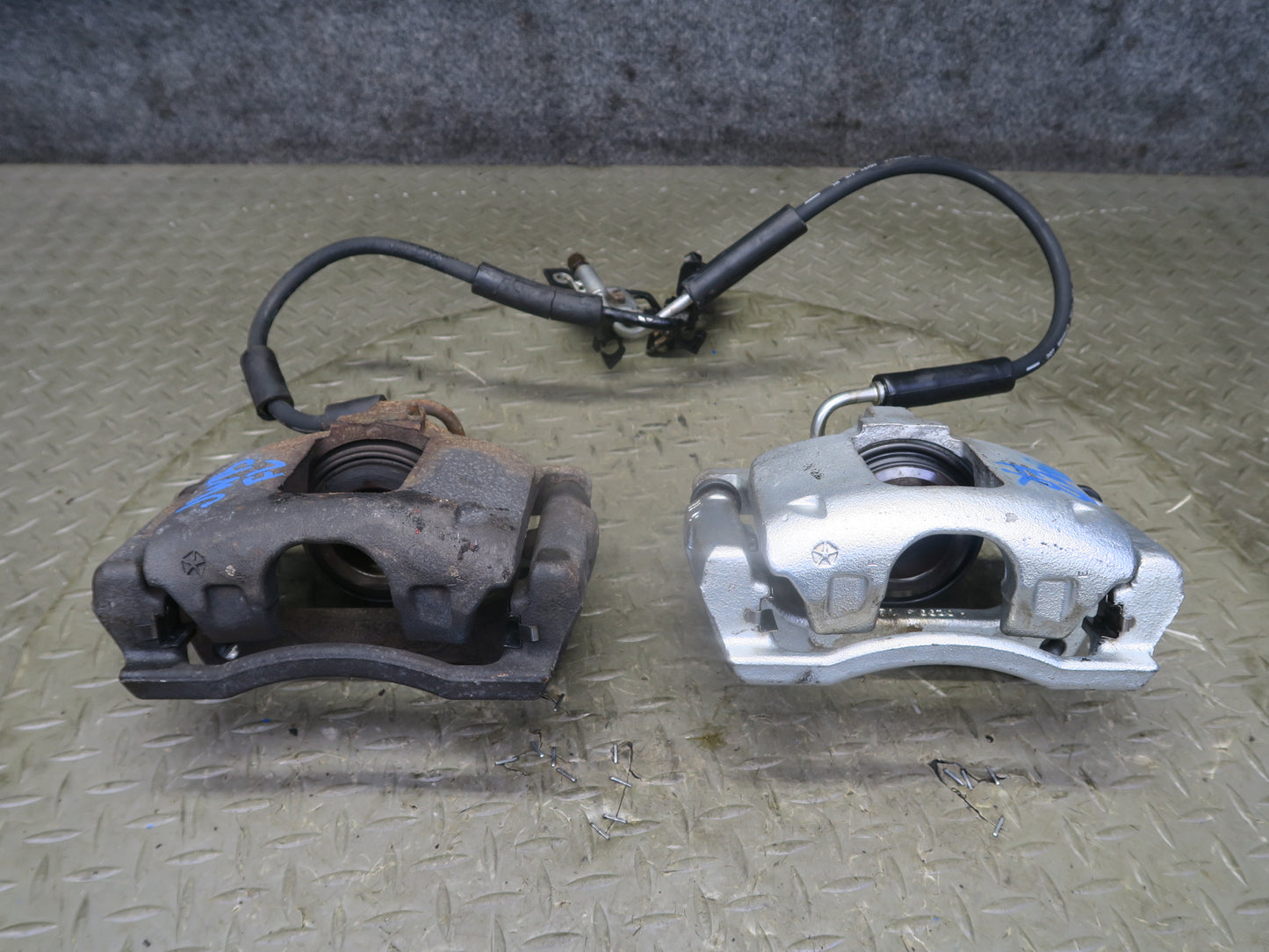 07-10 Jeep Wrangler JK Set of 2 Front Left & Right Brake Caliper OEM