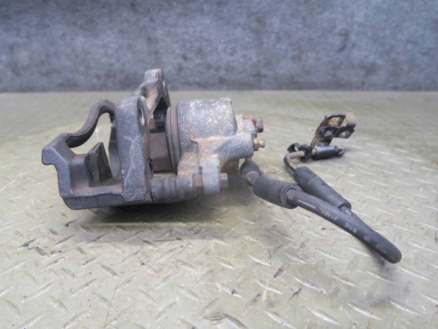 07-10 Jeep Wrangler JK Set of 2 Front Left & Right Brake Caliper OEM