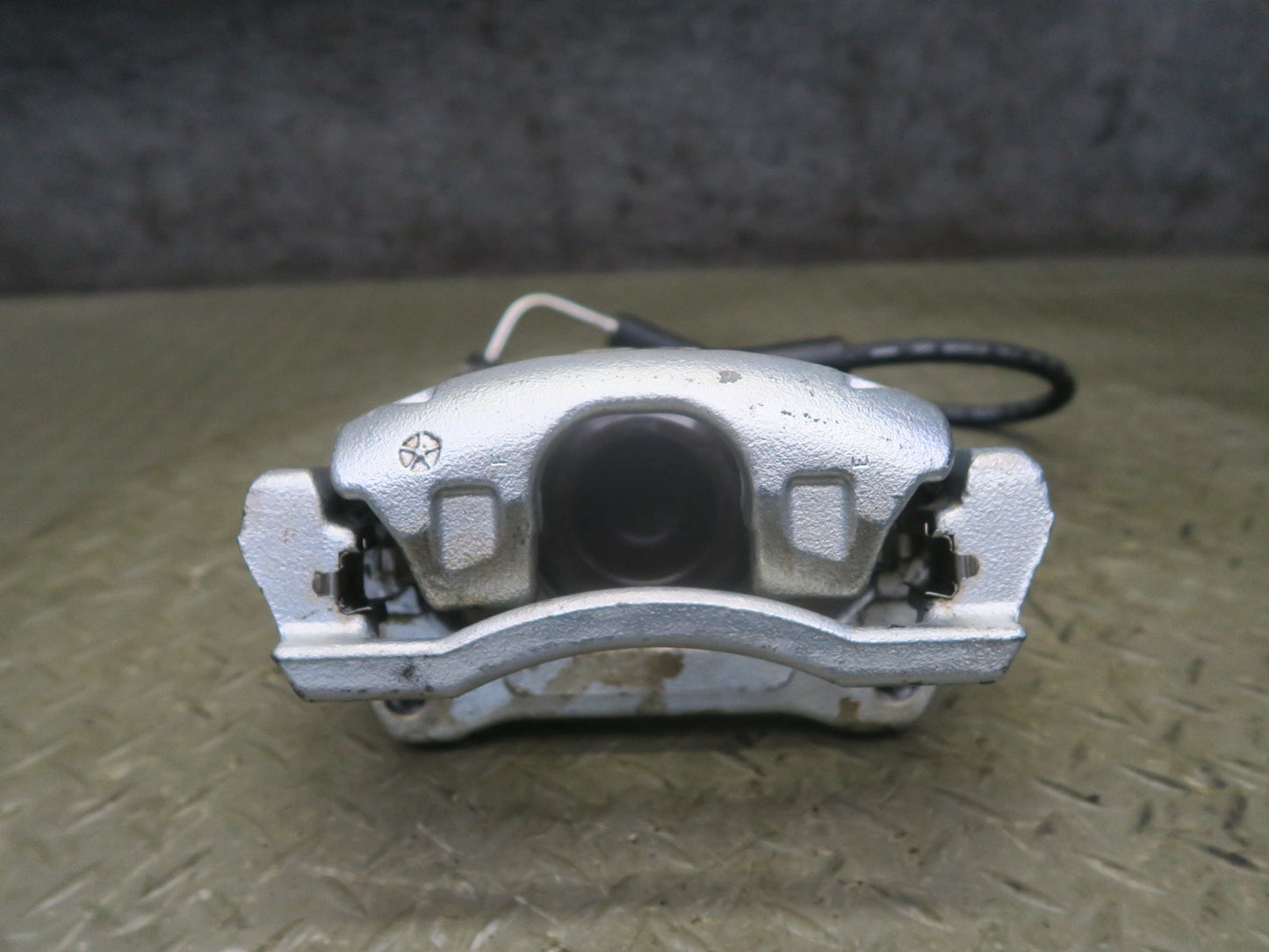 07-10 Jeep Wrangler JK Set of 2 Front Left & Right Brake Caliper OEM