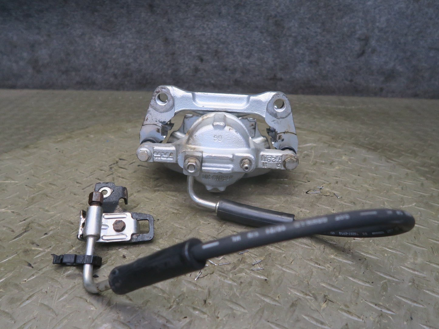 07-10 Jeep Wrangler JK Set of 2 Front Left & Right Brake Caliper OEM