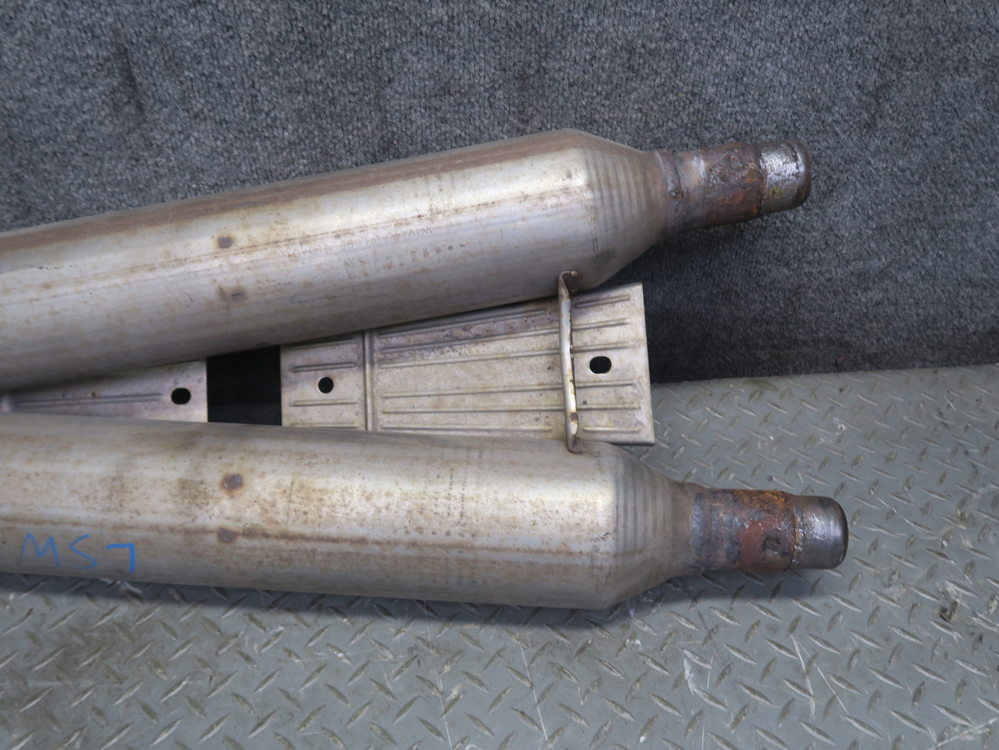 01-06 Lexus LS430 UCF30L Center Exhaust Pipe OEM