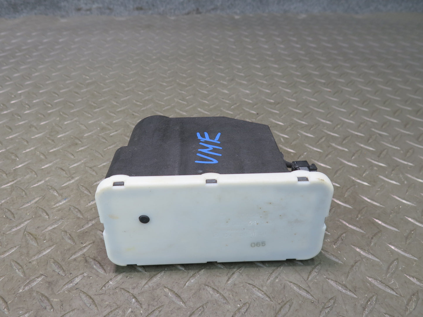 86-93 Mercedes W124 300E Central Lock Door Locking  Vacuum Pump 1248001148 OEM