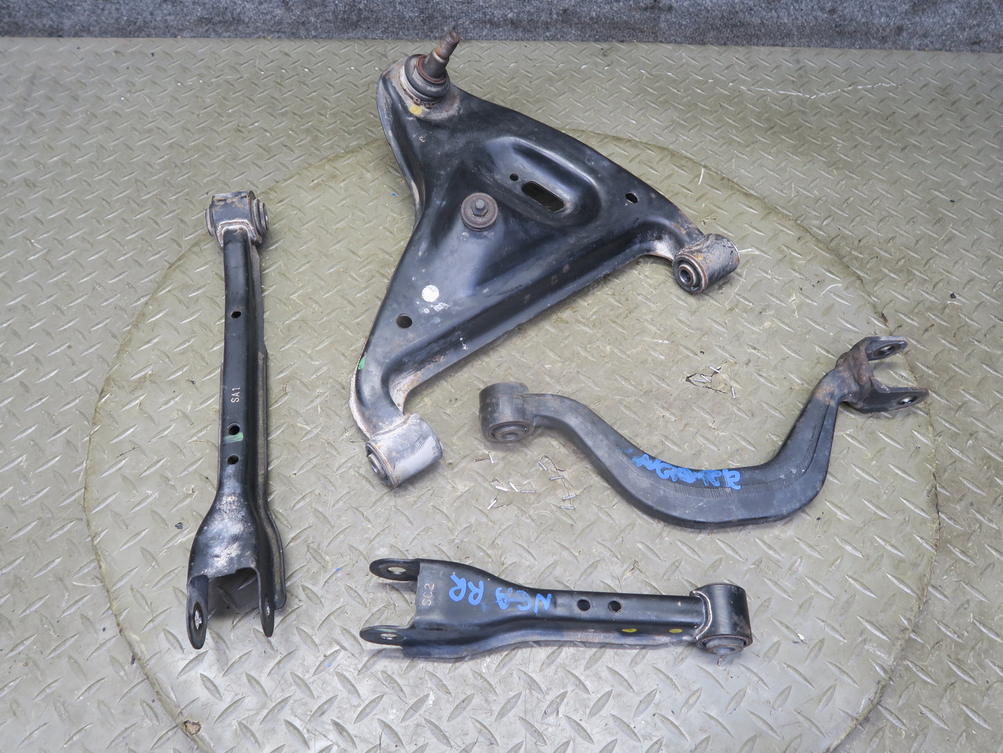 95-97 Nissan Gloria HY33 Rear Right Upper Lower Control Arm Set 60K Miles OEM