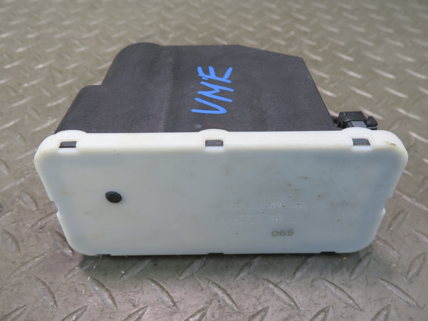 86-93 Mercedes W124 300E Central Lock Door Locking  Vacuum Pump 1248001148 OEM