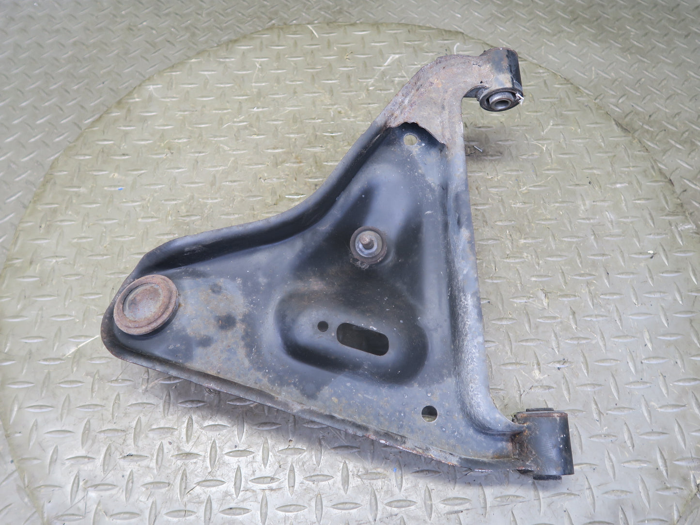 95-97 Nissan Gloria HY33 Rear Right Upper Lower Control Arm Set 60K Miles OEM