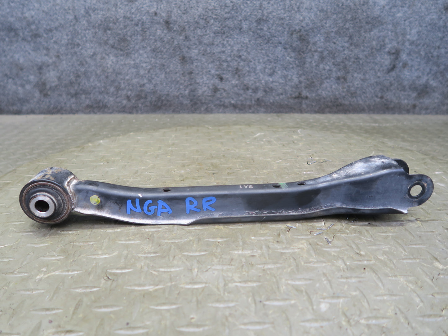95-97 Nissan Gloria HY33 Rear Right Upper Lower Control Arm Set 60K Miles OEM