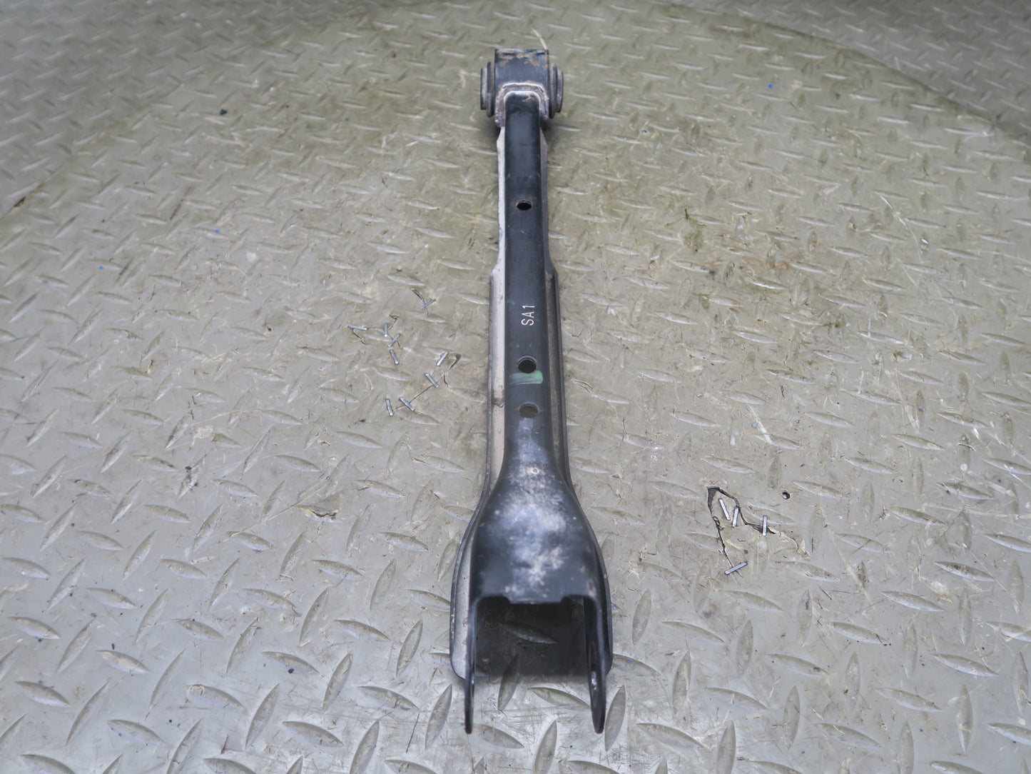 95-97 Nissan Gloria HY33 Rear Right Upper Lower Control Arm Set 60K Miles OEM