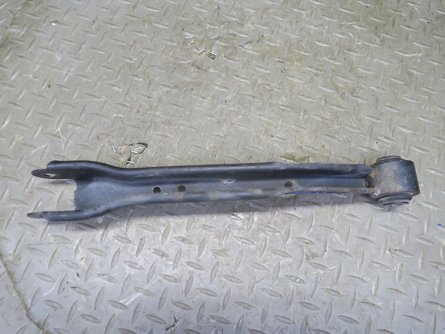 95-97 Nissan Gloria HY33 Rear Right Upper Lower Control Arm Set 60K Miles OEM