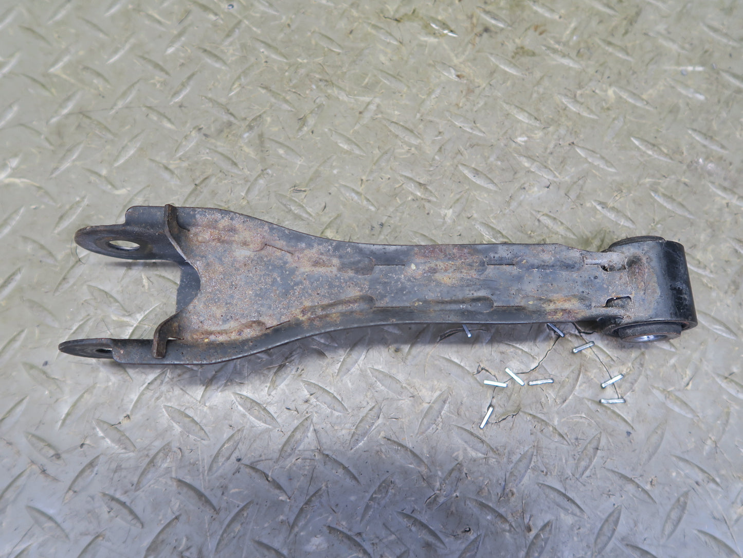 95-97 Nissan Gloria HY33 Rear Right Upper Lower Control Arm Set 60K Miles OEM