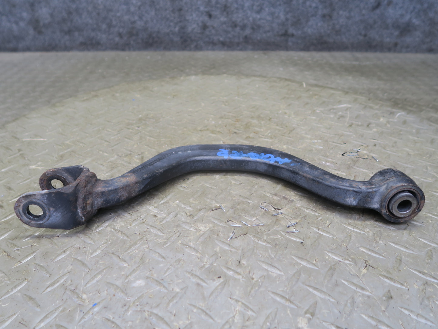 95-97 Nissan Gloria HY33 Rear Right Upper Lower Control Arm Set 60K Miles OEM
