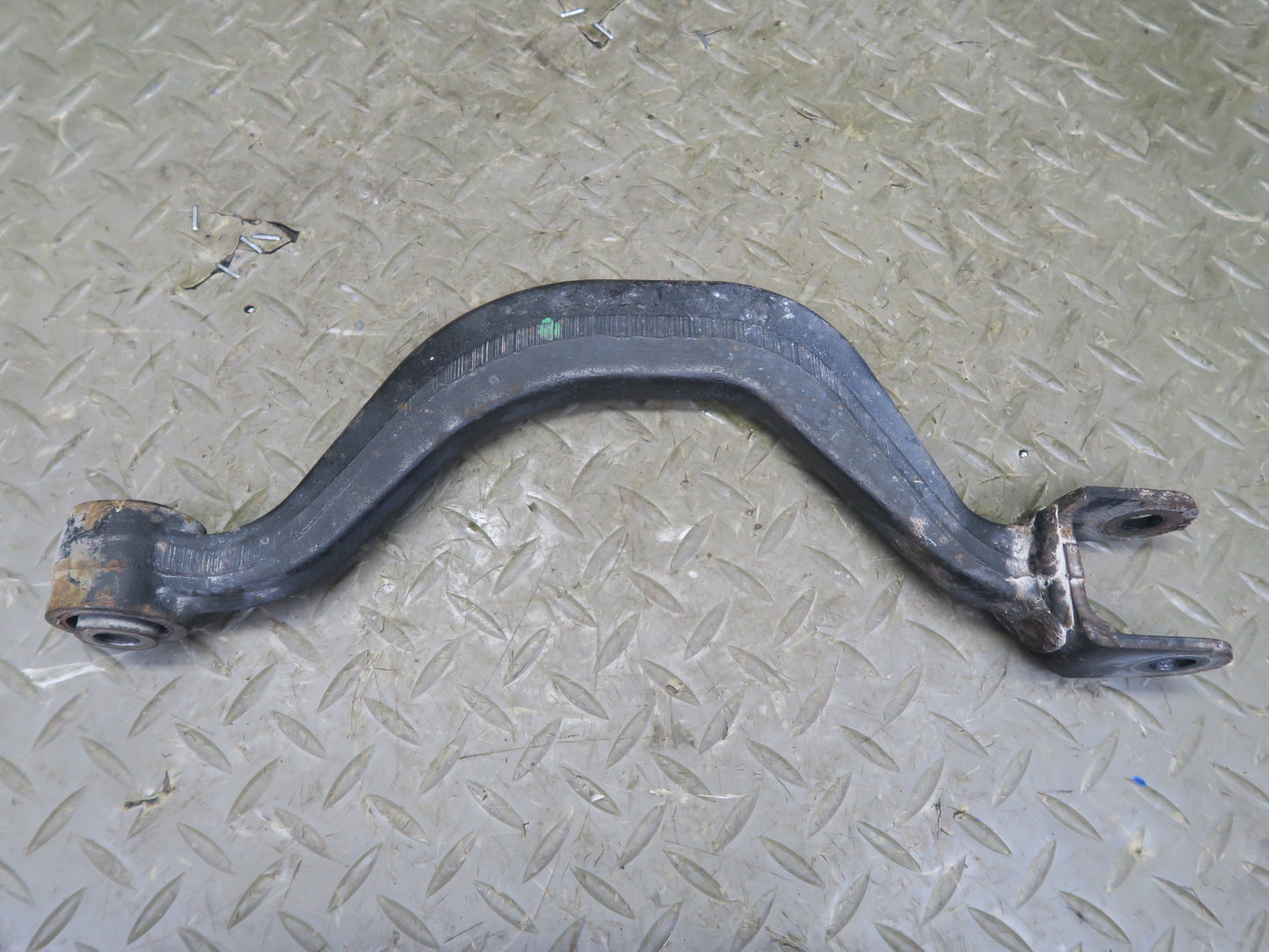 95-97 Nissan Gloria HY33 Rear Right Upper Lower Control Arm Set 60K Miles OEM