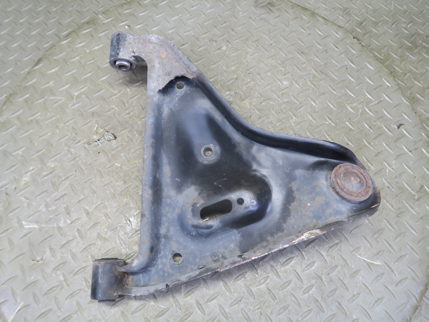 95-97 Nissan Gloria HY33 Rear Left Upper Lower Control Arm Set 60K Miles OEM