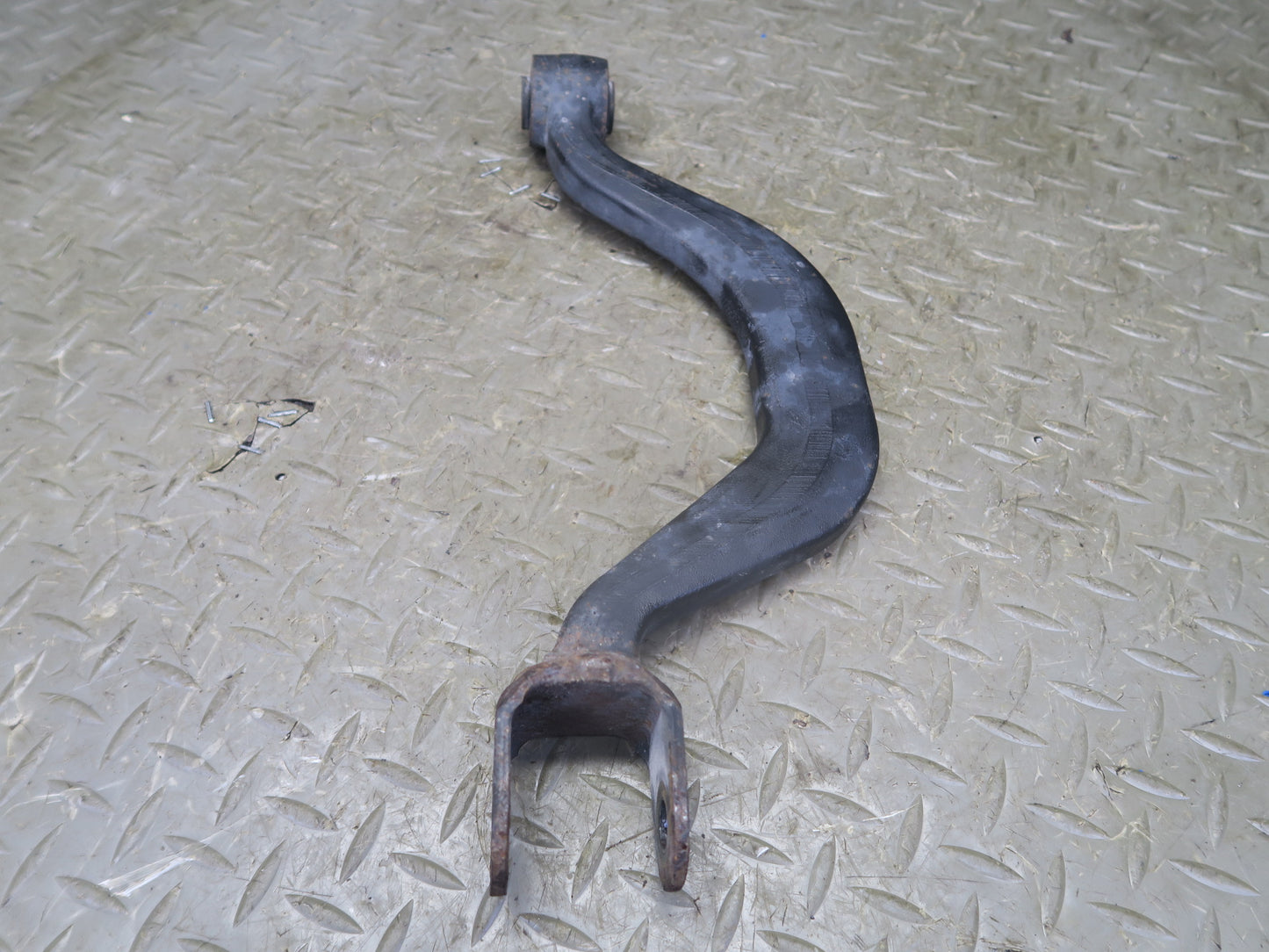 95-97 Nissan Gloria HY33 Rear Left Upper Lower Control Arm Set 60K Miles OEM
