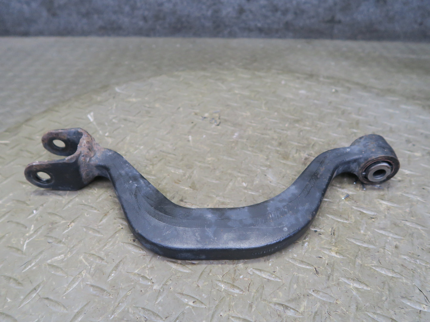 95-97 Nissan Gloria HY33 Rear Left Upper Lower Control Arm Set 60K Miles OEM