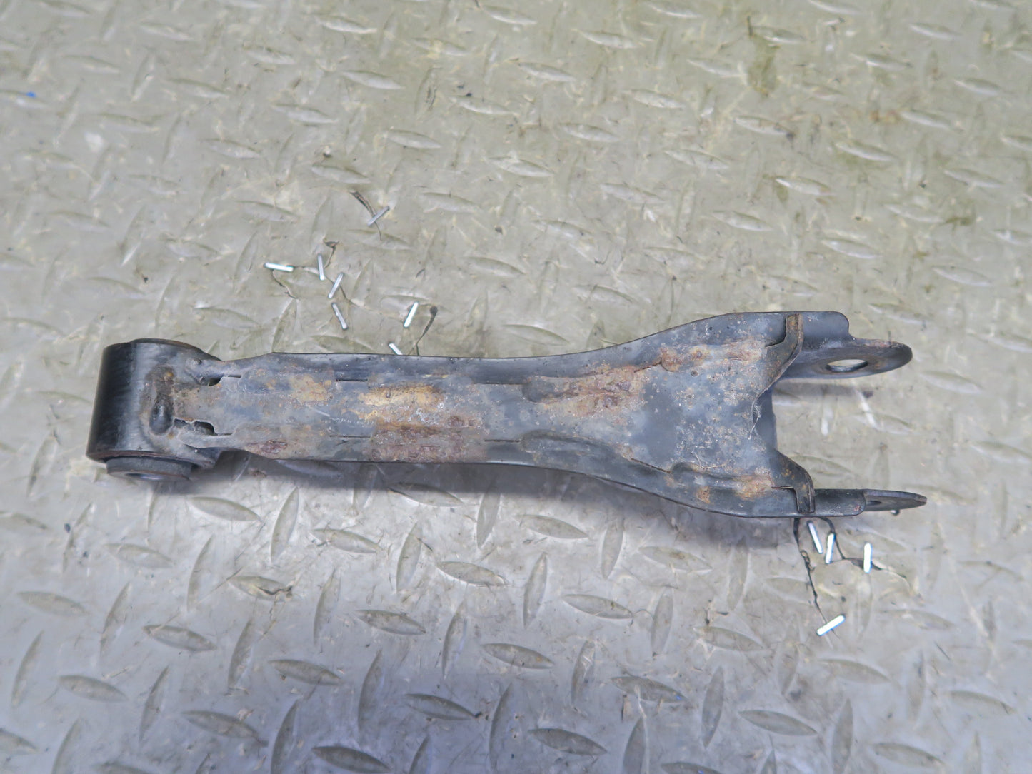 95-97 Nissan Gloria HY33 Rear Left Upper Lower Control Arm Set 60K Miles OEM