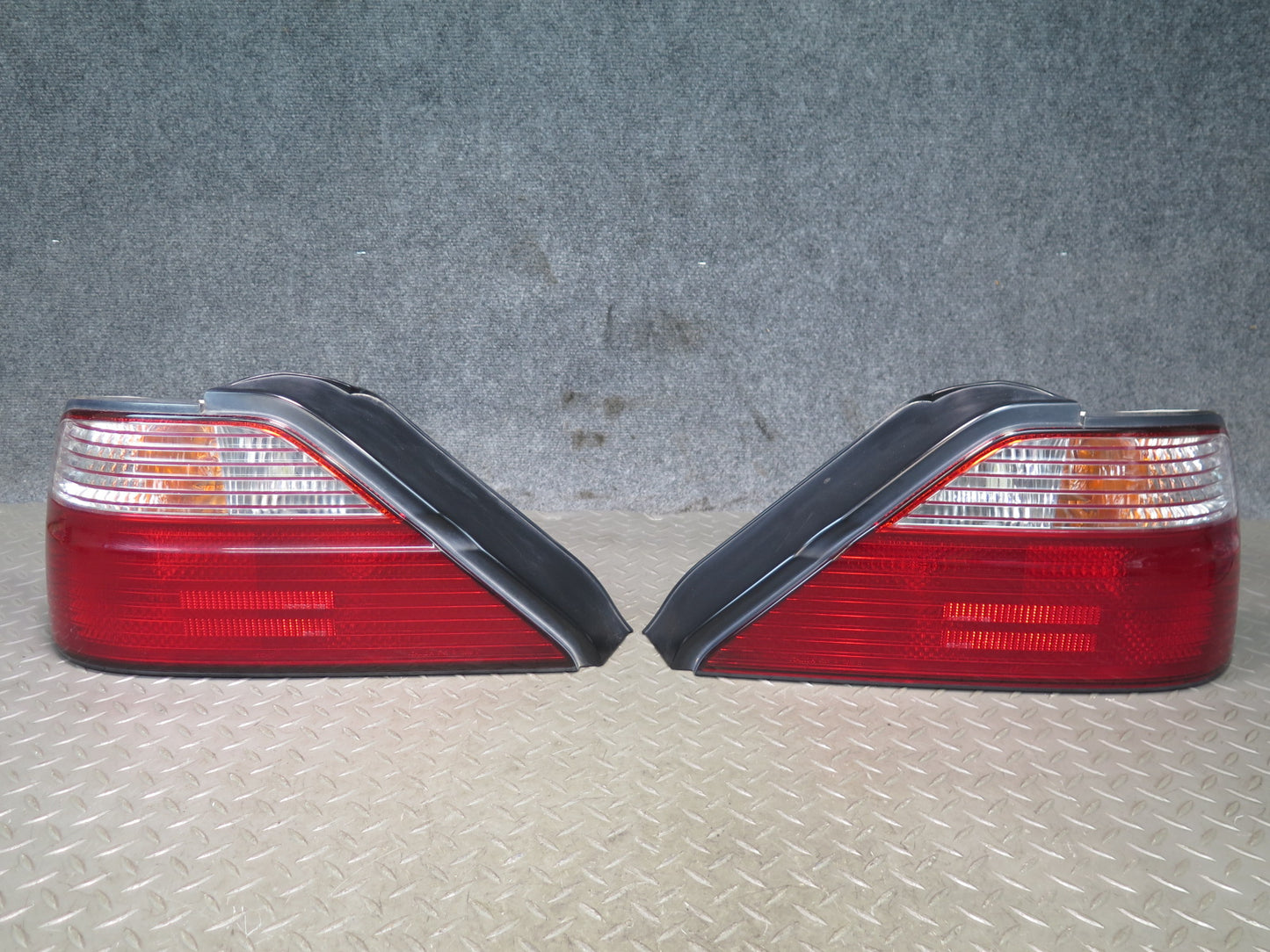 95-97 Nissan Gloria HY33 Set of 2 Rear Left & Right Tail Light Lamp OEM