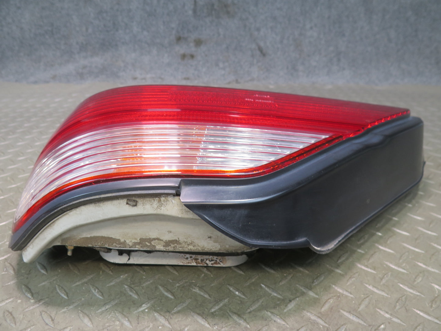 95-97 Nissan Gloria HY33 Set of 2 Rear Left & Right Tail Light Lamp OEM