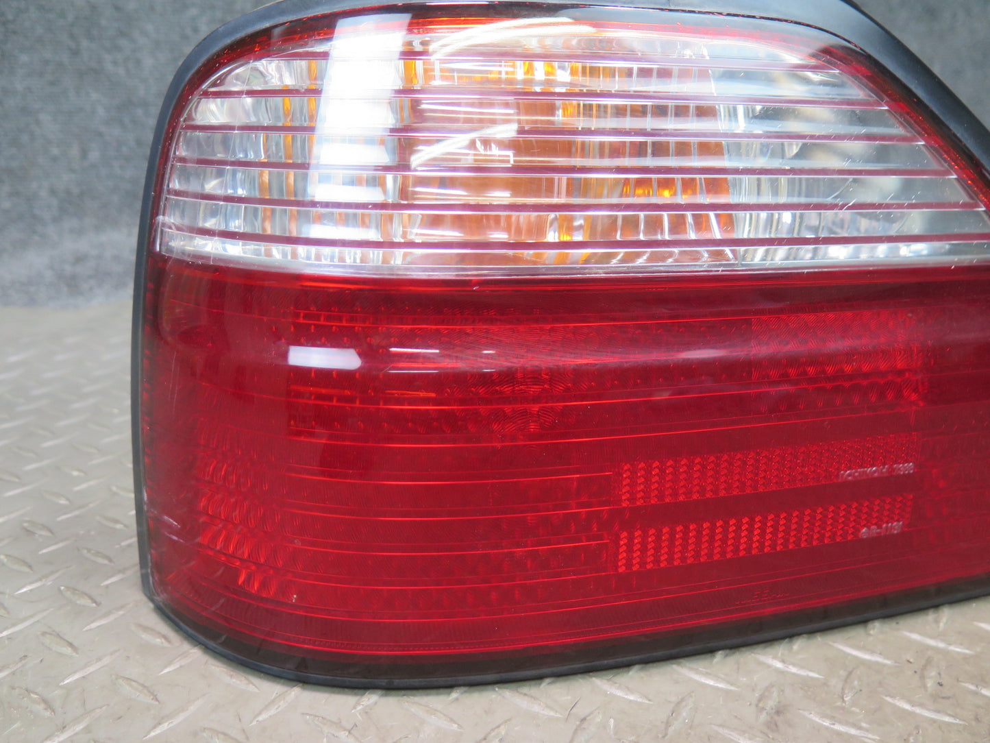 95-97 Nissan Gloria HY33 Set of 2 Rear Left & Right Tail Light Lamp OEM