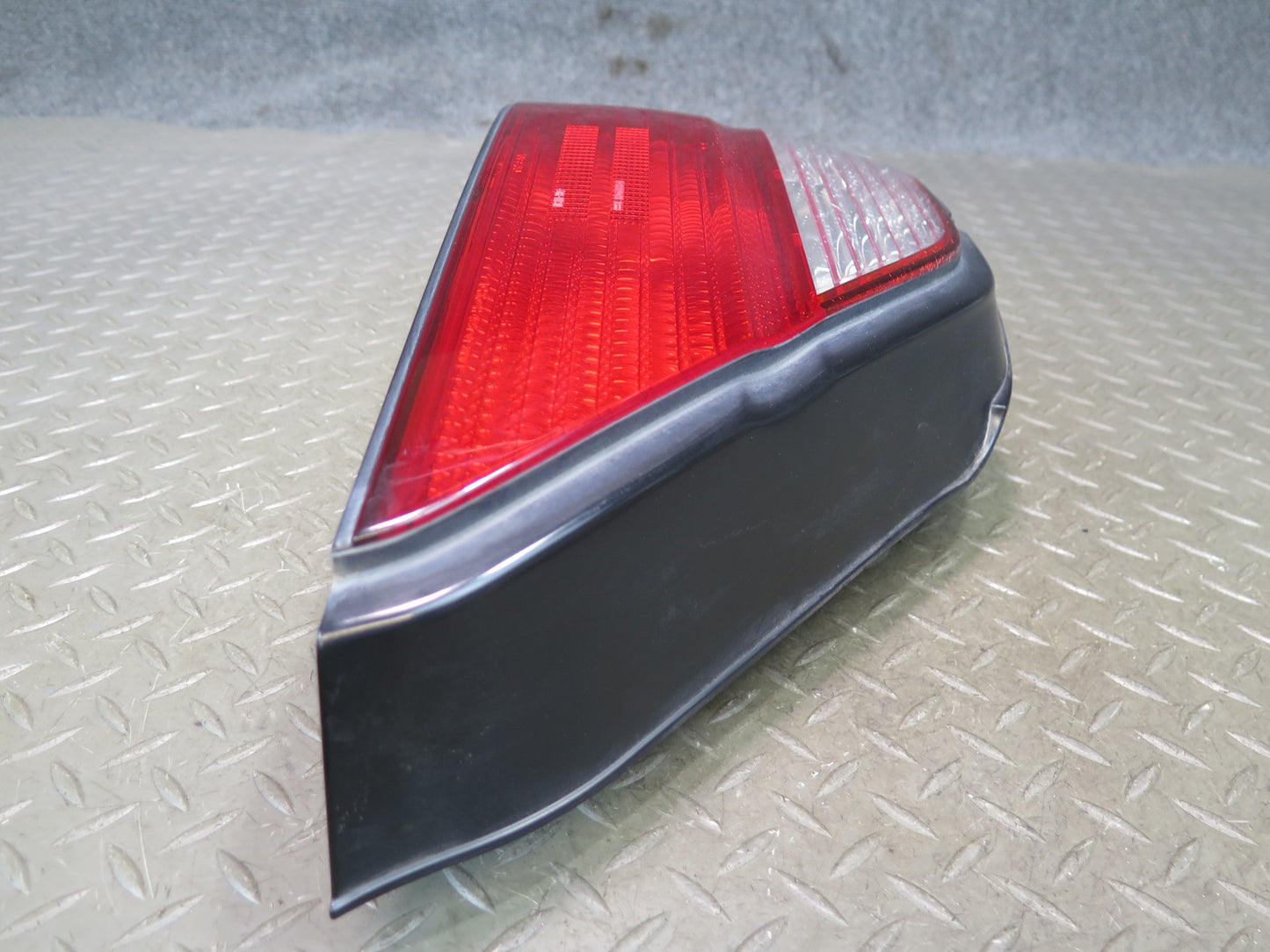 95-97 Nissan Gloria HY33 Set of 2 Rear Left & Right Tail Light Lamp OEM