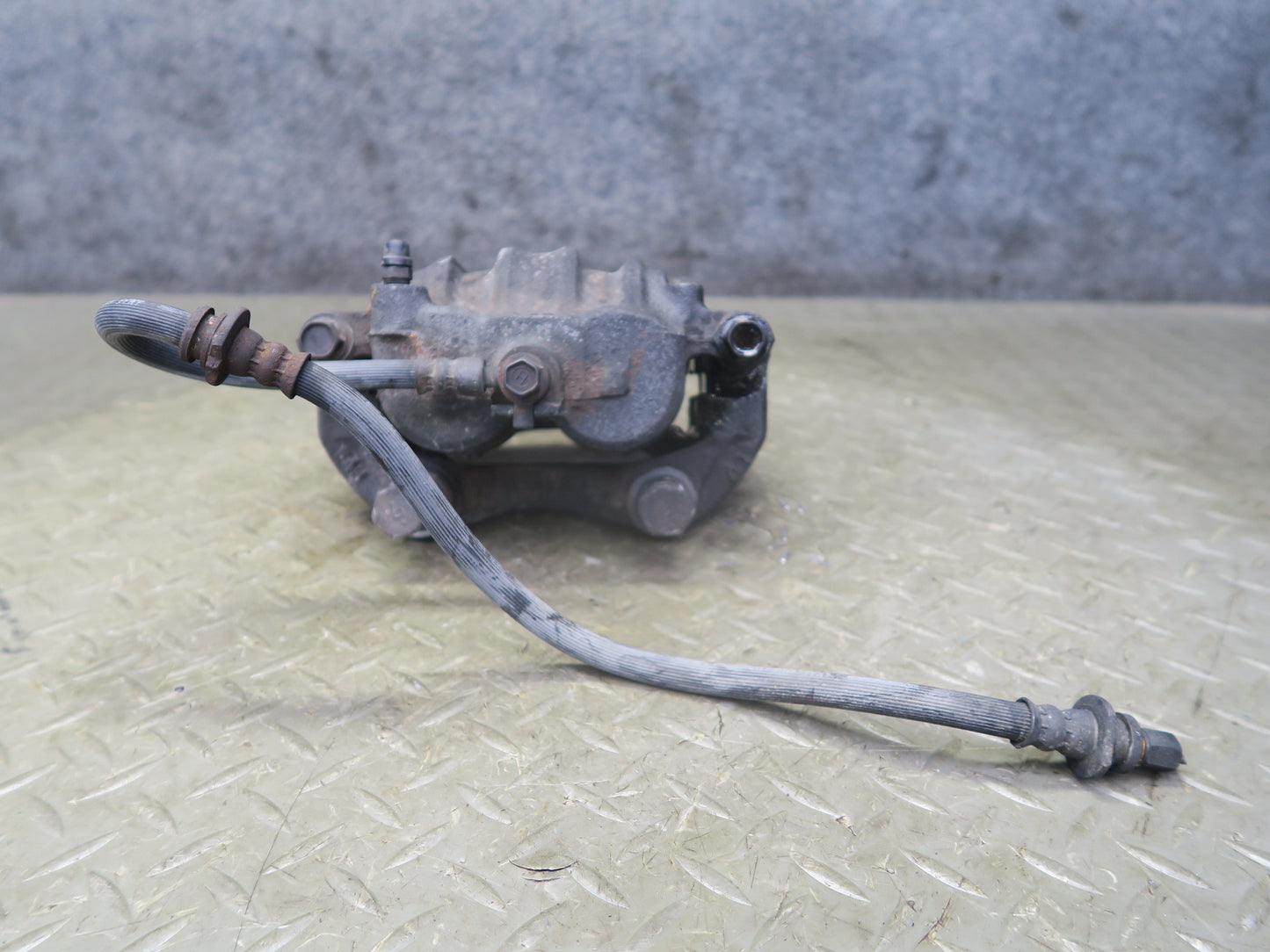 95-97 Nissan Gloria HY33 Front Right & Left Brake Caliper Set 60K Miles OEM