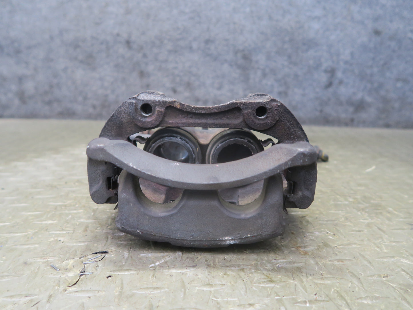 95-97 Nissan Gloria HY33 Front Right & Left Brake Caliper Set 60K Miles OEM